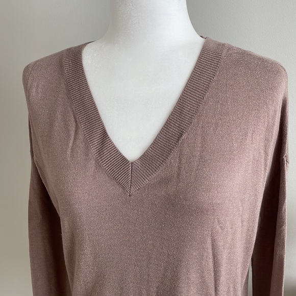 GAP Rosy Light Brownish Pink Sweater, Skinny Arms, Drop Shoulder, V-Neck, XS - Picture 4 of 10